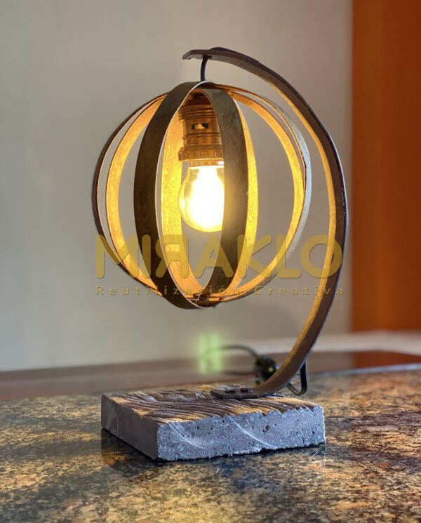 Lámpara de led vintage de mesa con imitación oxido. - Imagen 2