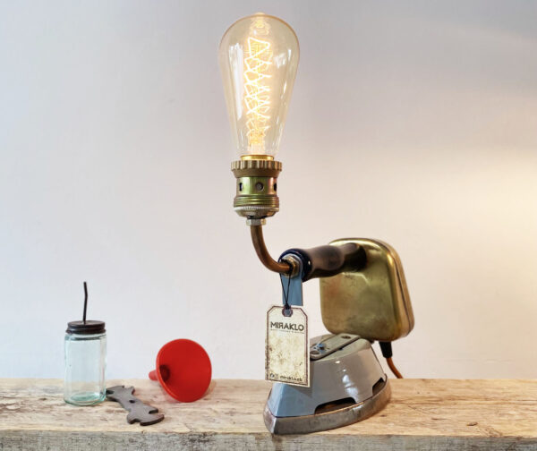 Luz Plancha Asunción de mesa a kerosene con accesorios originales. - Imagen 2