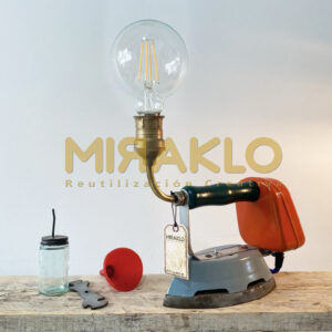 Luz Plancha Asunción de mesa a kerosene con accesorios originales. Gris y Naranja
