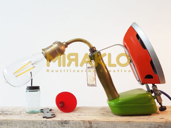 Luz Plancha Asunción de mesa a kerosene con accesorios originales. Naranja y Verde - Imagen 2