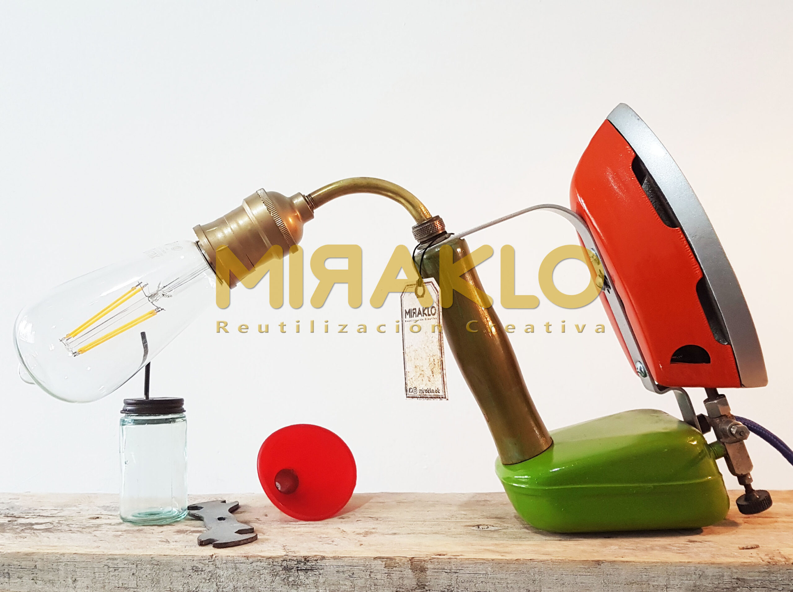 Luz Plancha Asunción de mesa a kerosene con accesorios originales. Naranja y Verde - Imagen 2