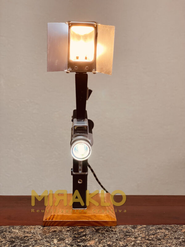 Filmadora super8 con luz proyectora, lámpara de mesa. - Imagen 2