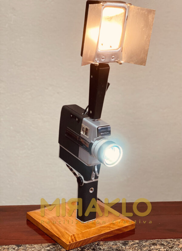 Filmadora super8 con luz proyectora, lámpara de mesa. - Imagen 3