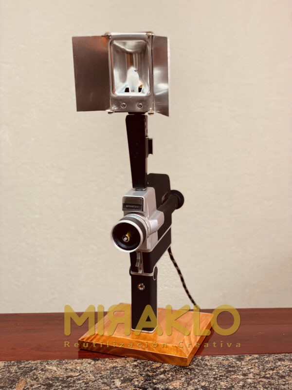 Filmadora super8 con luz proyectora, lámpara de mesa. - Imagen 4