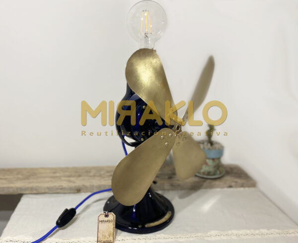 Antiguo ventilador, lámpara de mesa de led con aspas de bronce. - Imagen 3